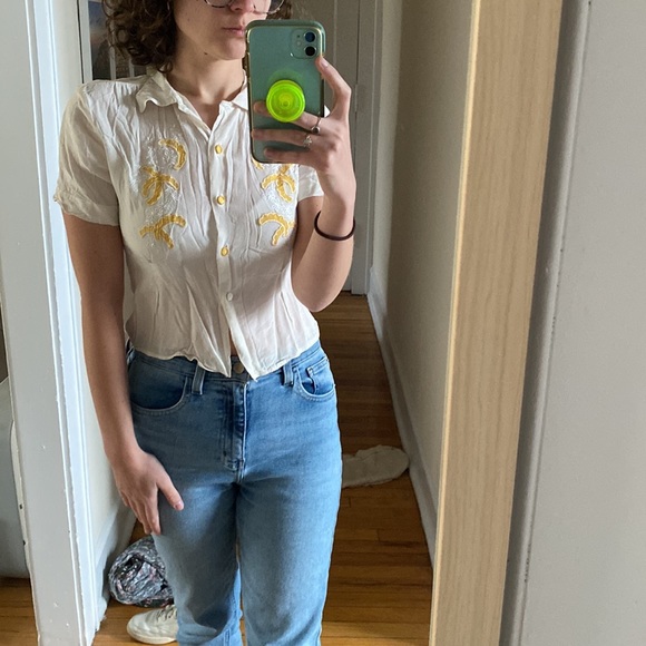 Vintage white button up shirt. Floral Western vibe - Picture 2 of 4